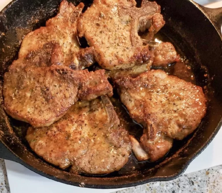 THESE GARLIC BROWN SUGAR PORK CHOPS ARE THE BEST DISH TO SERVE THIS WINTER