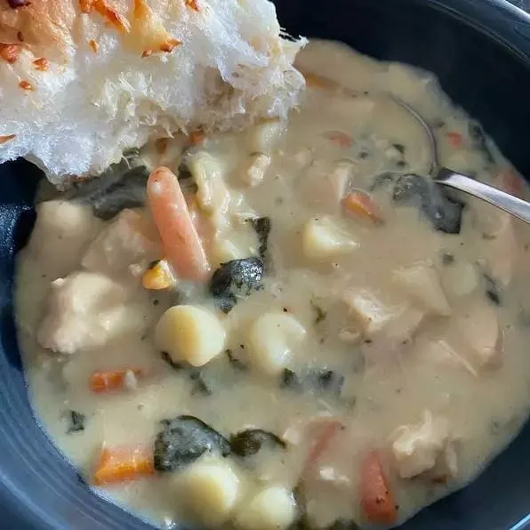 Olive Garden Copycat Chicken & Gnocchi Soup
