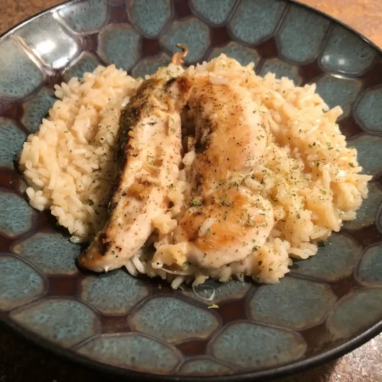 GARLIC PARMESAN RICE WITH JUICY CHICKEN TENDERS – A FLAVORFUL DELIGHT!