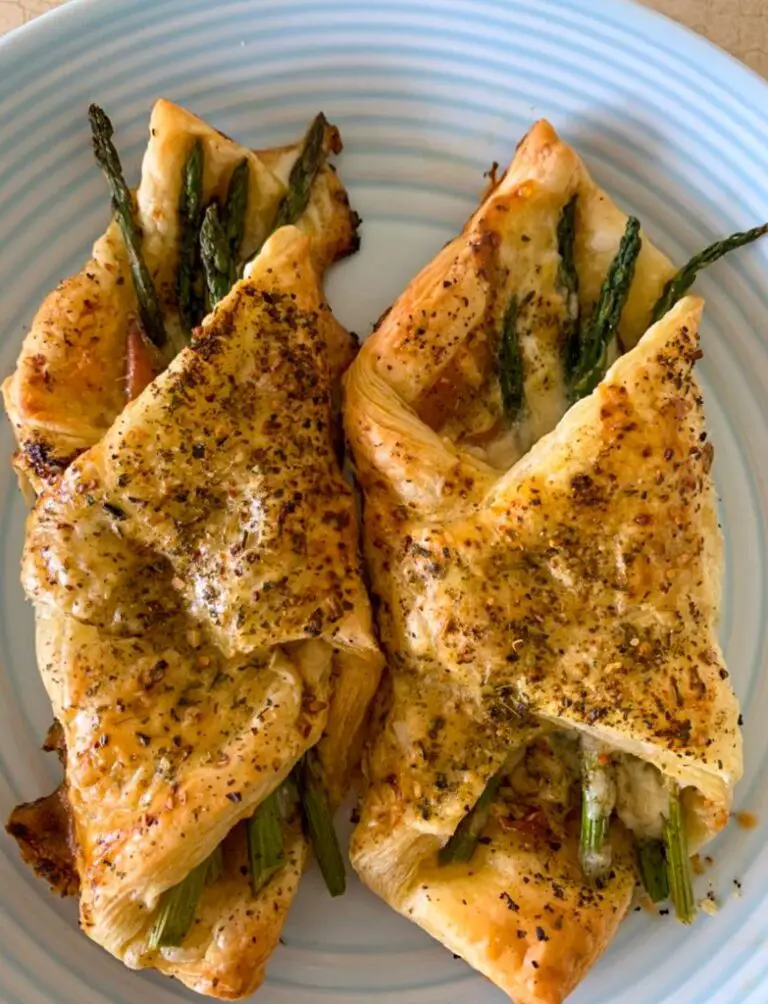PROSCIUTTO ASPARAGUS PUFF PASTRY BUNDLES (A QUICK & EASY APPETIZER)