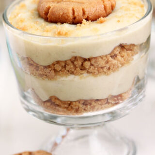 BANANA PUDDING WITH PEANUT BUTTER COOKIE CRUMBS
