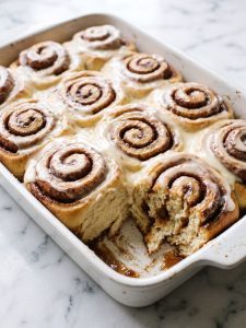 Cinnamon Rolls with Heavy Cream